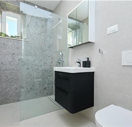 4 Bedroom Villa with Jacuzzi and Seaview in Orašac, Dubrovnik, Sleeps 9